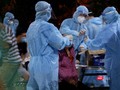 Lấy mẫu thử toàn quận Bình Tân, một địa bàn "nóng" hiện có 711 ca dương tính (Ảnh: HCDC)