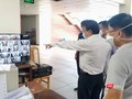 Đoàn kiểm tra khu cách ly tập trung tại Trường Đại học Ngoại ngữ - Tin học TP.HCM - Ảnh: Hoài Thương