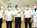 Bí thư Thành uỷ TPHCM Nguyễn Văn Nên trao đổi cùng các đồng chí lãnh đạo Bộ Y Tế, lãnh đạo UBND TP.HCM, Sở Y Tế,lãnh đạo Bệnh viện hồi sức Covid-19- Ảnh: Việt Dũng