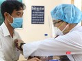 Khám sàng lọc trước khi tiêm chủng COVID-19 cho người dân TP.HCM (Ảnh: TTYT TP Thủ Đức)