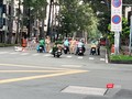 Lực lượng chức năng kiểm tra kỹ các đối tượng lưu thông trên đường. Ảnh Hoà Bình