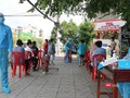 Liên tục tổ chức lấy mẫu xét nghiệm COVID-19 cho người dân tại các vùng xanh, cam, đỏ. Ảnh: HCDC