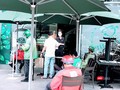Bán hàng mang đi trong giai đoạn nới lỏng giãn cách ở TP.HCM. Ảnh: Hoà Bình