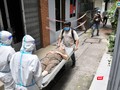 Cấp cứu bệnh nhân FO nặng trong vùng dịch TP.HCM. Ảnh: HCDC