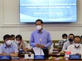 Chủ tịch UBND TP.HCM Phan Văn Mãi trao đổi về tình hình chống dịch. Ảnh: TTBC