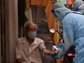 Quận 3 tiêm vaccine COVID-19 cho người già yếu, đi lại khó khăn. Ảnh: HCDC