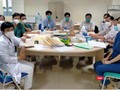 Các chuyên gia Hồi sức của BV Nhân Dân Gia Định đến BV quận 12 để tiếp nhận bệnh nhân nặng chuyển về điều trị tại BV dã chiến 3 tầng số 16