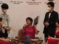 Hoạ sĩ Hiền Nguyễn dặn dò hai bạn trẻ quan tâm theo đuổi đam mê mỹ thuật