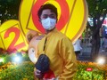 Người dân TP.HCM chào đón Tết Nhâm Dần 2022 trên Đường hoa Nguyễn Huệ. Ảnh: Hoà Bình