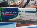 Thuốc kháng virus Molnupiravir được bán tại nhiều hiệu thuốc khu vực TP.HCM và Hà Nội nhưng người dân bắt buộc phải có bác sĩ kê đơn mới được mua