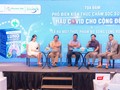 Bác sĩ Trương Hữu Khanh - người thứ hai từ trái qua, bác sĩ Nguyễn Thanh Sang – Giám đốc Trung tâm Phục hồi chức năng vật lý trị liệu và tâm lý trị liệu sau nhiễm COVID-19 (Bệnh viện Lê Văn Thịnh) - người ngồi chính giữa - tại Tọa đàm chăm sóc sức khỏe hậu COVID-19 tại TP.HCM với sự tham gia của nhiều bác sĩ, dược sĩ