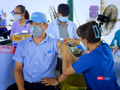 Tiêm vắc xin phòng COVID-19 mũi nhắc lại tại Khu chế xuất Tân Thuận (quận 7)