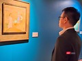 Giám tuyển Ace Lê trao đổi với VietTimes về triển lãm "Hồn xưa bến lạ" đang trưng bày 56 tranh Đông Dương. Ảnh: Hòa Bình