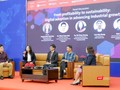 Tọa đàm với các chuyên gia nhận được nhiều câu hỏi nóng từ doanh nghiệp tham dự chương trình. Ảnh: HB