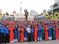 Các cặp đôi nên duyên trong chương trình lễ cưới tập thể tại TP.HCM sẽ có nghi thức dâng hoa Chủ tịch Hồ Chí Minh tại phố đi bộ Nguyễn Huệ
