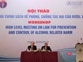 Thứ trưởng Bộ Y tế Nguyễn Trường Sơn (bên phải) và ông Kidong Park, đại diện của WHO tại Việt Nam chủ trì buổi tọa đàm trong khuôn khổ hội thảo
