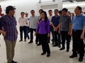 Bộ trưởng Bộ Y tế Nguyễn Thị Kim Tiến đi thị sát ở Bệnh viện Hữu nghị Việt Đức cơ sở 2 (Ảnh: Thái Bình)