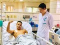 Nam bệnh hồi phục thần kỳ sau 2 tuần nguy kịch nhờ sự chăm sóc của các bác sĩ Bệnh viện đa khoa tỉnh Hòa Bình