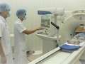 Bệnh nhân ung thư giai đoạn cuối được điều trị bằng kỹ thuật giảm đau bằng tiêm cồn tuyệt đối diệt hạch thân tạng dưới sự hướng dẫn của robot Maxio.