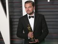 Video: “Chuyện tình” giữa Leonardo DiCaprio và tượng vàng sau đêm trao giải