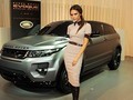 Chiếc xe được rao bán trên danh nghĩa cha của Victoria Beckham thông qua Looker, một đại lý bán xe second-hand có tiếng ở Hertfordshire (Anh).