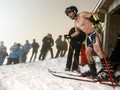 Thí sinh cuộc đua "Naked Slalom Skirace" tại khu nghỉ trượt tuyết Steinach am Brenner, Áo
