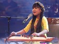 Nổi da gà nghe cô bé 12 tuổi hát “Ai ra xứ Huế“