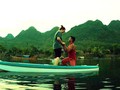 Thành quỳ cầu hôn Jamie trên thuyền ở sông Son, Phong Nha