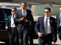 Các mật vụ luôn ở bên cạnh Obama 24/24 giờ trong mỗi chuyến công du nước ngoài. Ảnh: Flickr  