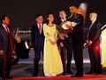 Trần Mỹ Linh vinh dự được chọn làm người tặng hoa cho Tổng thống Obama. Ảnh: Reuters