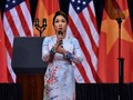 Video: Ca sĩ Mỹ Linh hát quốc ca chào mừng Tổng thống Obama thăm Việt Nam