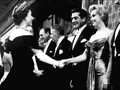 Video: "Quả bom sex" Marilyn Monroe mặc gì khi diện kiến nữ hoàng Anh?