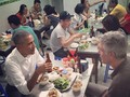 Ông Obama và đầu bếp Bourdain cùng nhau thưởng thức bún chả tại Hà Nội. Ảnh: Instagram Bourdain