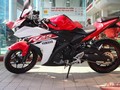 Yamaha R25.