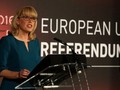Tại Tòa thị chính Manchester, Jenny Watson – trưởng bộ phận kiểm phiếu trưng cầu dân ý về Brexit thông báo việc bỏ phiếu đã kết thúc vào cuối ngày 23/6 (giờ địa phương). Ảnh: PA.