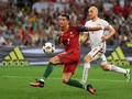 Ronaldo 2 lần xử lý hỏng ở những tư thế thuận lợi trước khung thành đối phương. 