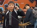 Điện thoại di động đã trở thành vật dụng quen thuộc với đồng bào dân tộc (Trong ảnh: Mỗi tháng Giàng A Do chi tới 100.000 đồng cho điện thoại di động).