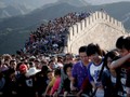 Người dân Trung Quốc chen chúc trên Vạn Lý Trường Thành.