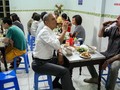 "Món này thật tuyệt vời! Xuất sắc! Quá ngon!", ông Obama đã thốt lên sau khi ăn miếng bún đầu tiên.