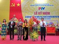 Thứ trưởng Bộ TT&TT Hoàng Vĩnh Bảo (ngoài cùng bên phải) chúc mừng ngành PT-TH Phú Thọ nhân dịp kỷ niệm 60 năm Ngày truyền thống.