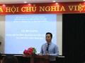 Ông Đinh Đức Thiện phát biểu tại một lễ Bế giảng của nhà trường.