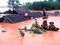 Xót xa cảnh dân chạy lũ