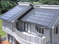 Tấm pin năng lượng mặt trời được lắp đặt trên mái nhà