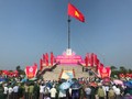 Lá cờ Tổ quốc tung bay trên kỳ đài