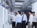 Đại diện Bộ Thông tin và Truyền thông tham quan Trung tâm Chuyển mạch và Dữ liệu Vietnamobile
