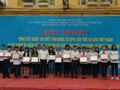 TP. Hà Nội vừa tổ chức Lễ vinh danh 28 em học sinh và 3 tập thể đoạt giải cuộc thi viết thư quốc tế UPU lần thứ 46 - 2017 vào sáng nay (22/5).
