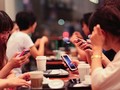 830 triệu người trẻ tuổi từ 15 đến 24 tuổi có khả năng truy cập Internet, hơn 80 phần trong số đó là các dân số trẻ ở 104 quốc gia và con số này đã tăng lên trong những năm gần đây. Ảnh minh hoạ: Cnet