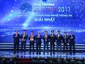 Nhóm tác giả trường ĐH Duy Tân giành giải Nhất duy nhất trị giá 100 triệu của cuộc thi năm nay. Ảnh: NTĐV 2017