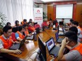 Đội Hỗ trợ kỹ thuật và Giám sát đồng hành cùng các đội thi trong Vòng chung kết WhiteHat Grand Prix 2015. Ảnh: BKAV