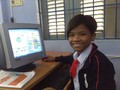 Bo Bo Nam thực hành lập trình Scratch trên chiếc máy tính cũ của trường. Ảnh: Nam Phương